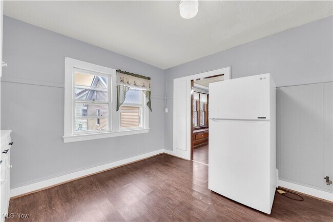 Building Photo - 14614 Glendale Ave