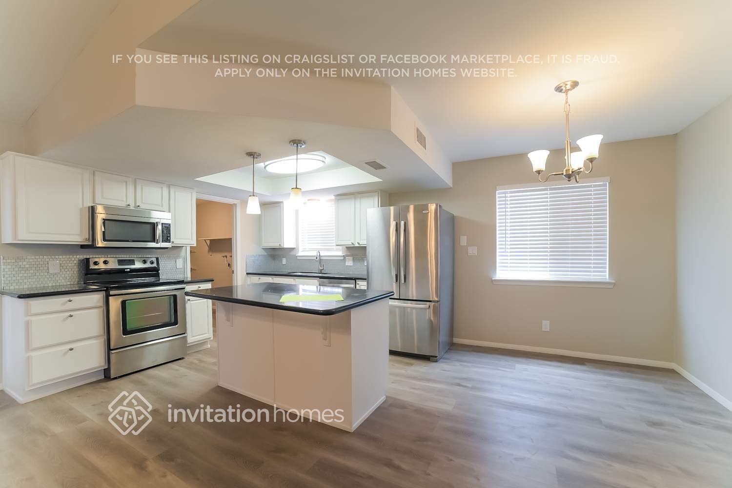 Building Photo - 2913 E Dolphin Ave