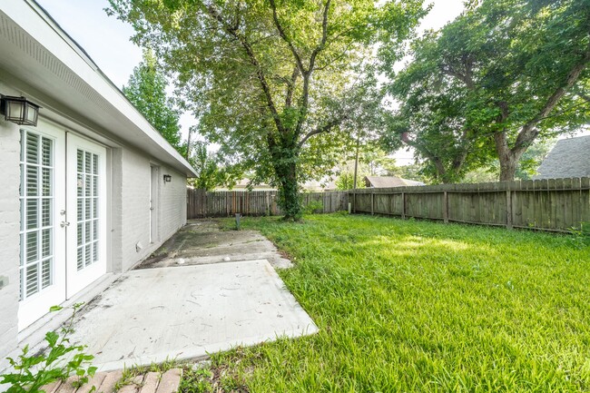 Building Photo - 1907 Ashford Hollow Ln