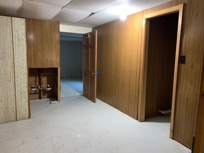 Building Photo - 2 Bed Duplex