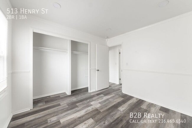 Building Photo - 513 Henry St
