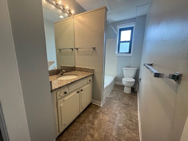 Building Photo - 941-943 St. James Street