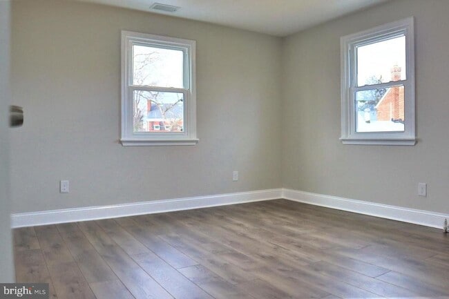 Building Photo - Charming Restored 5BR, 3.5BA Colonial Minutes from D.C.