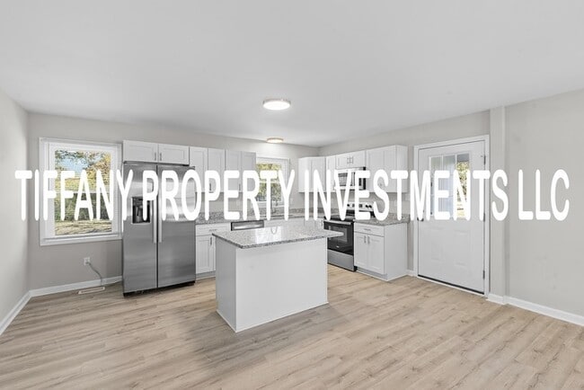 Building Photo - 714 Chal Dr