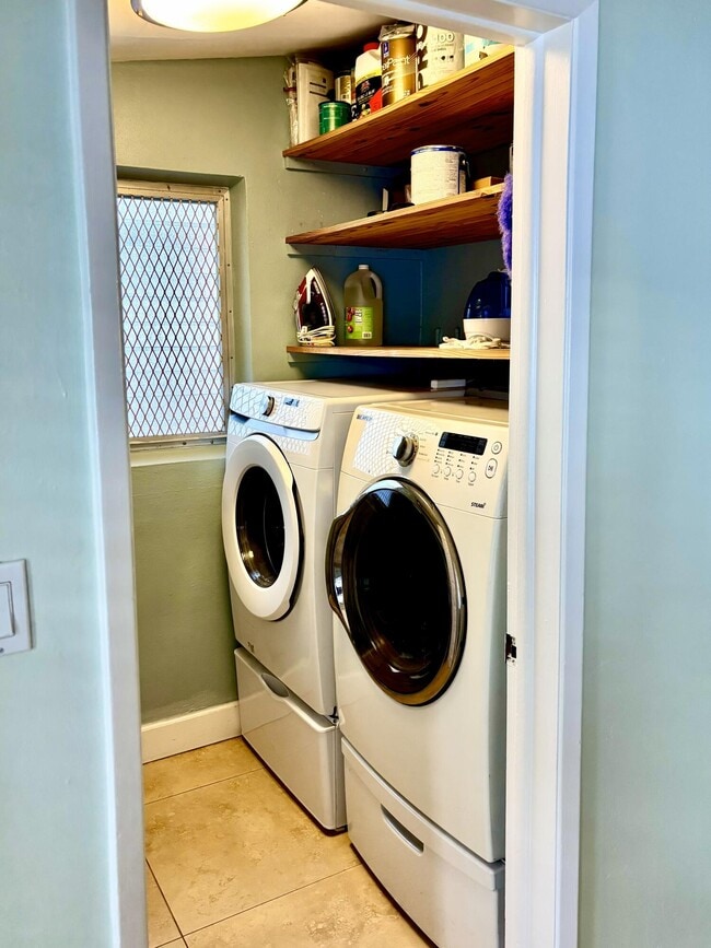 Building Photo - 5045 NE 15th Ave