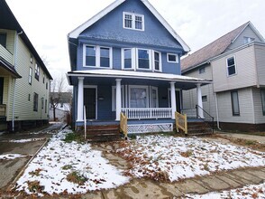 Building Photo - 3 br, 1 bath Triplex - 1414 East 110th Str...