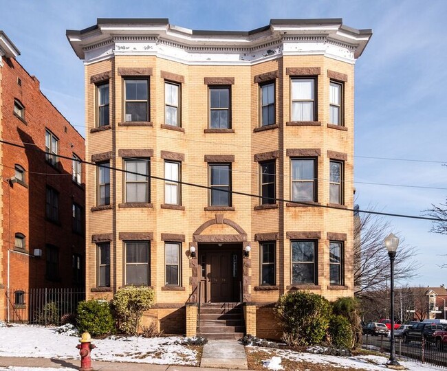 Primary Photo - 14 Essex St