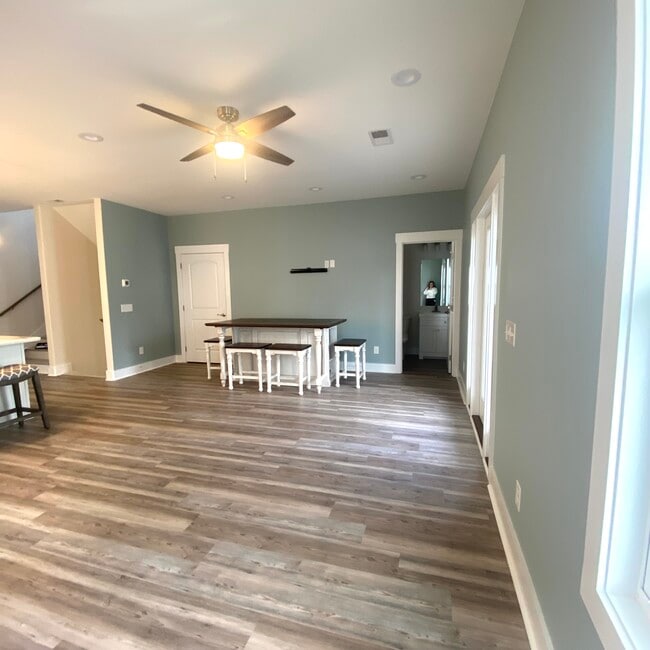 Building Photo - 137 Marblehead Dr