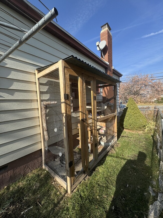 Building Photo - Cozy home in Rose Park