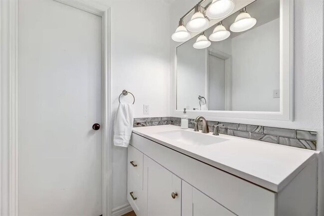 Building Photo - 13305 Saddlebrook Trail