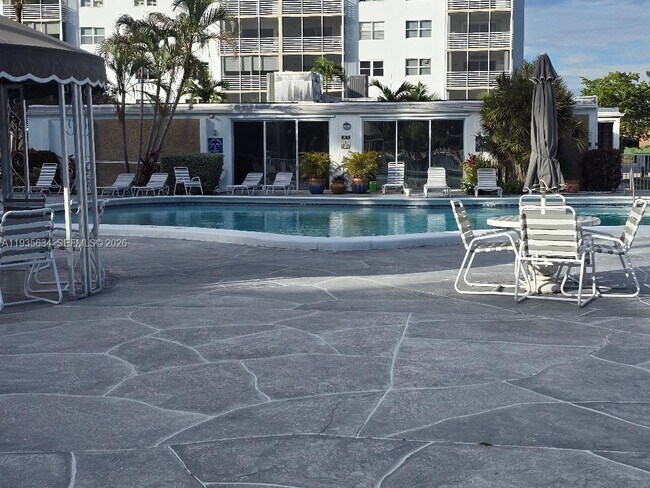 Building Photo - 2990 NE 16th Ave