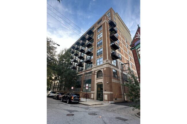 Building Photo - 221 E Cullerton St