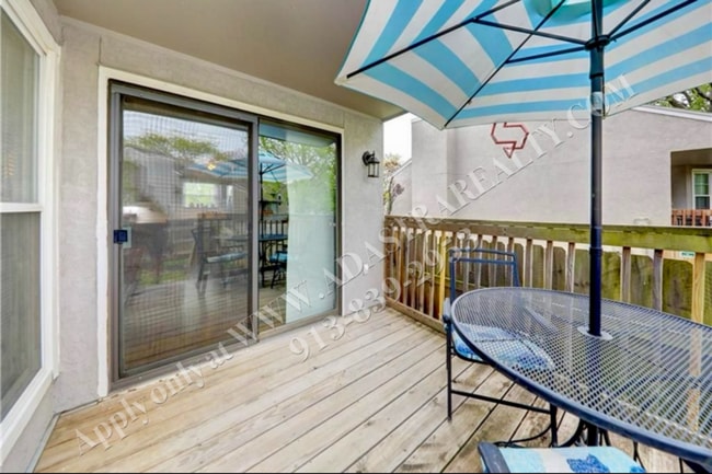Building Photo - Beautiful Updated 3 Bed 3 Bath Home in Ove...
