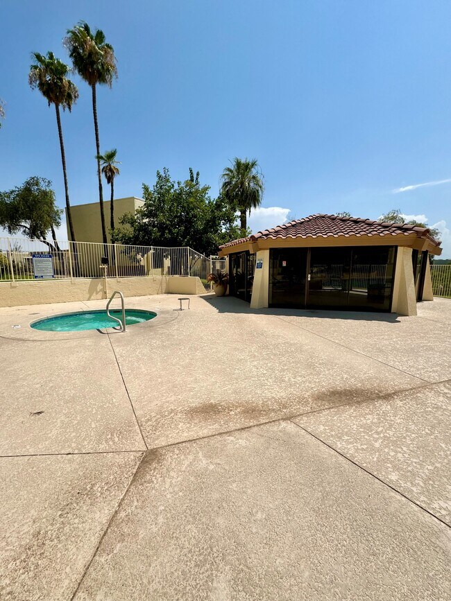 Building Photo - 650 E Camino Alteza