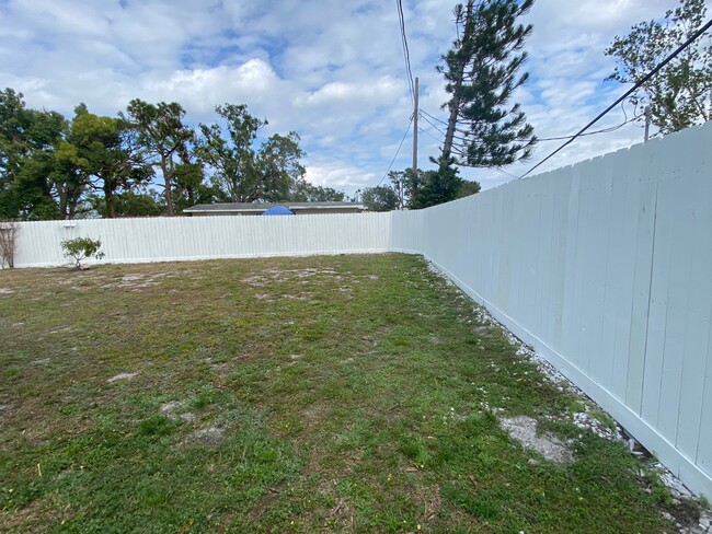 Building Photo - 495 S McCall Rd