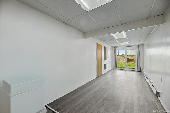 Building Photo - 28 Round Hl Dr