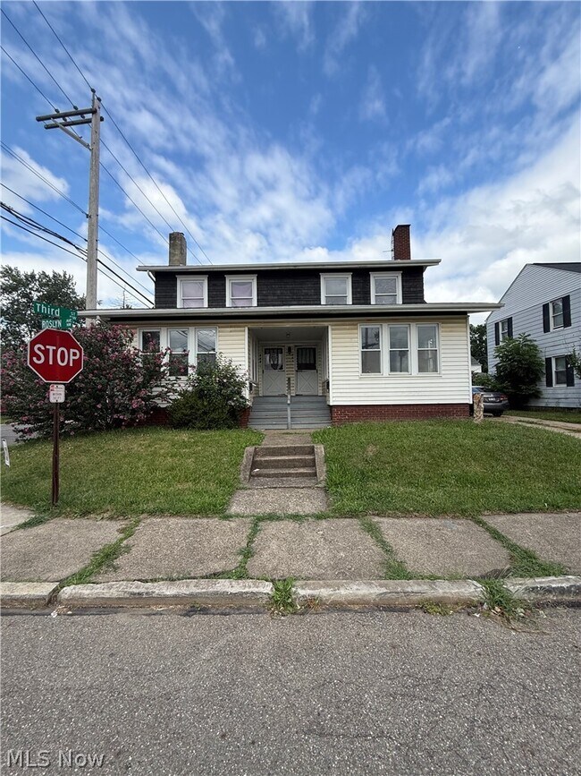 Building Photo - 301-303 Roslyn Ave NW