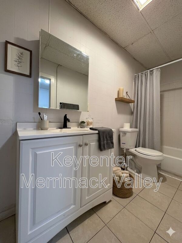 Building Photo - 58-60 Temple St 1st Fl