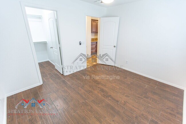 Building Photo - 110 Cholla St