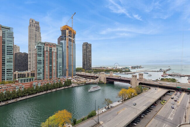Building Photo - 420 E Waterside Dr