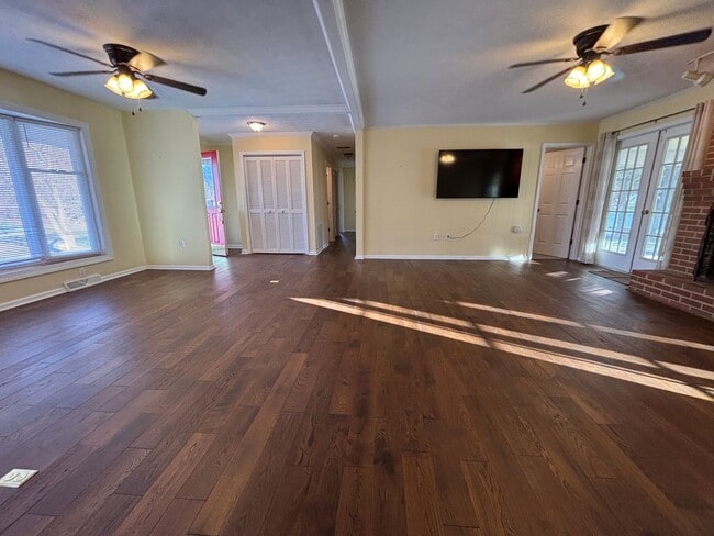 Building Photo - 136 Grimes St