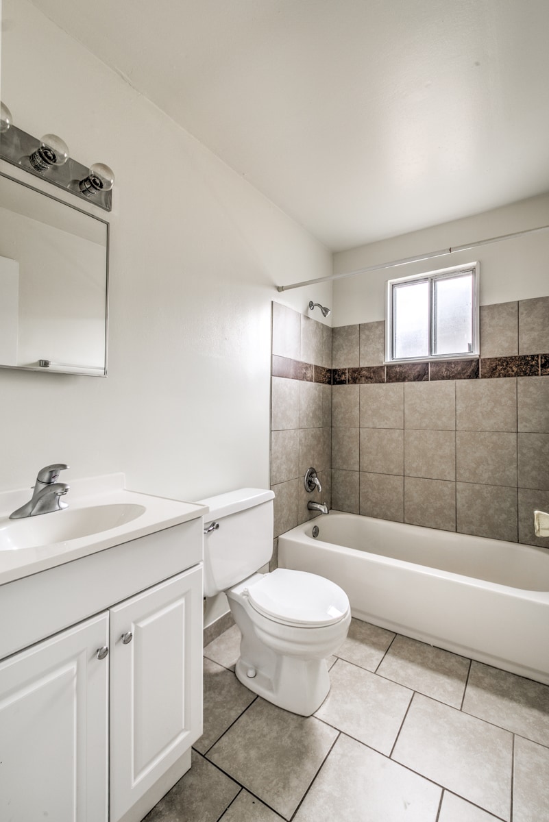 Bathroom - 22 E Rock Creek Mnr