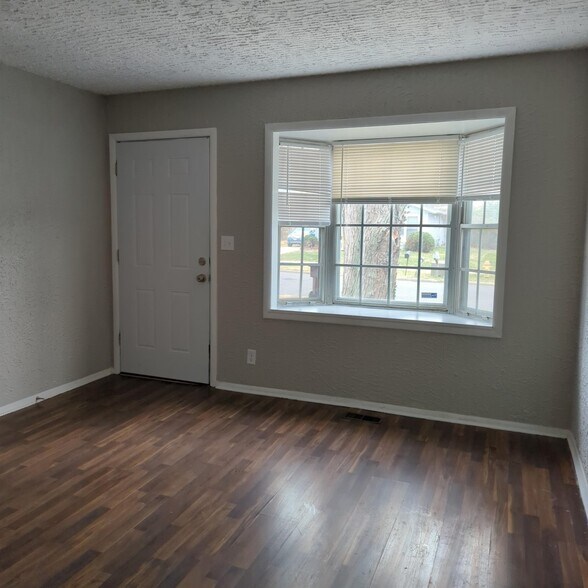 Building Photo - 4015 W Brighton Ave