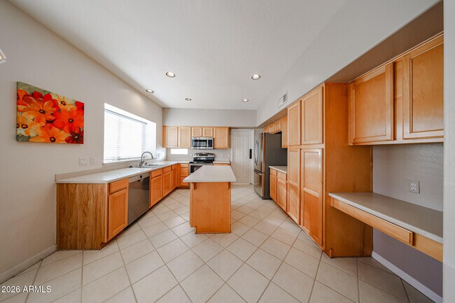 Building Photo - 5839 W Bloomfield Rd