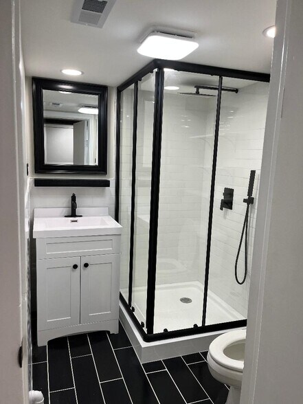 Building Photo - 4523 N Keokuk Ave