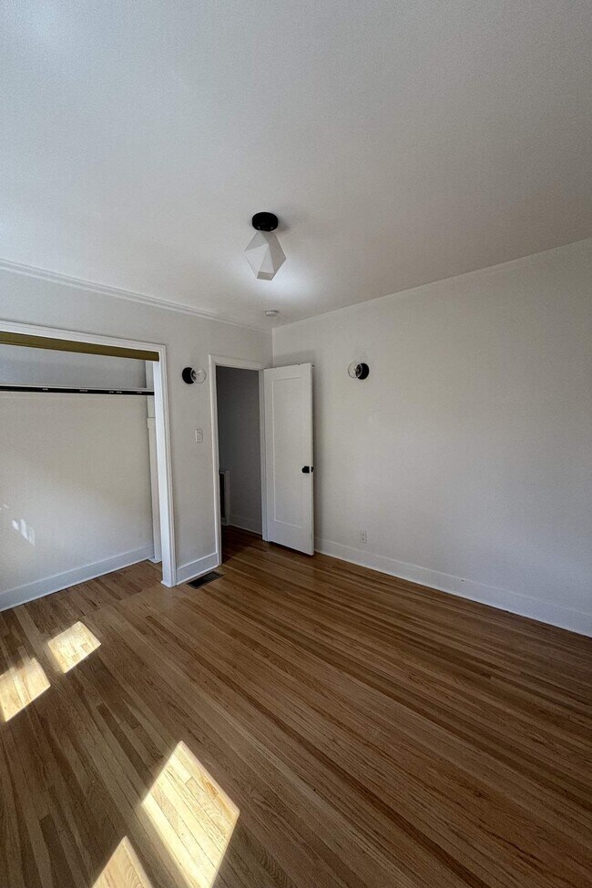 Building Photo - 4850 Floristan Ave