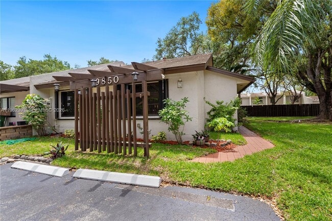 Building Photo - 9850 NW 15th Ct