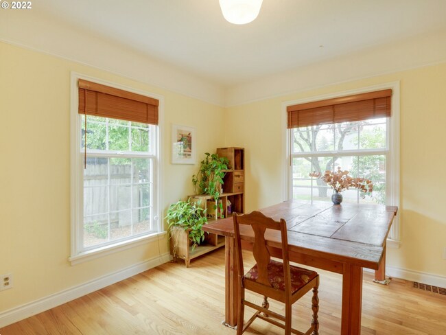 Building Photo - Charming 3 bed + office, 1.5 bath rental home in University Park Portland!