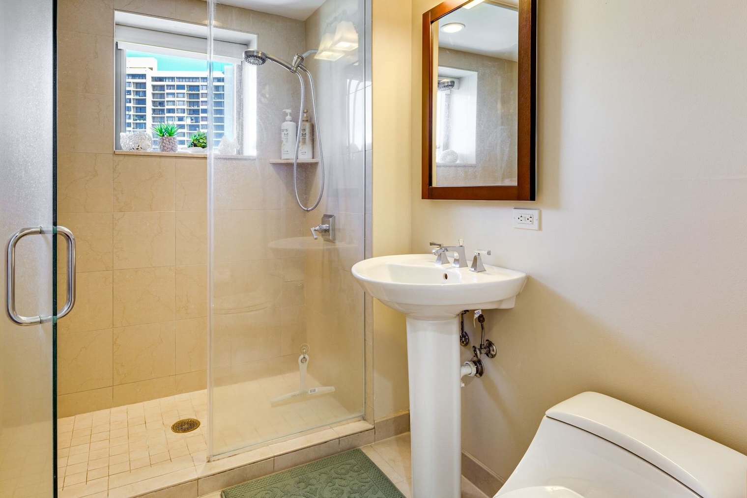 Building Photo - 1551 Ala Wai Blvd