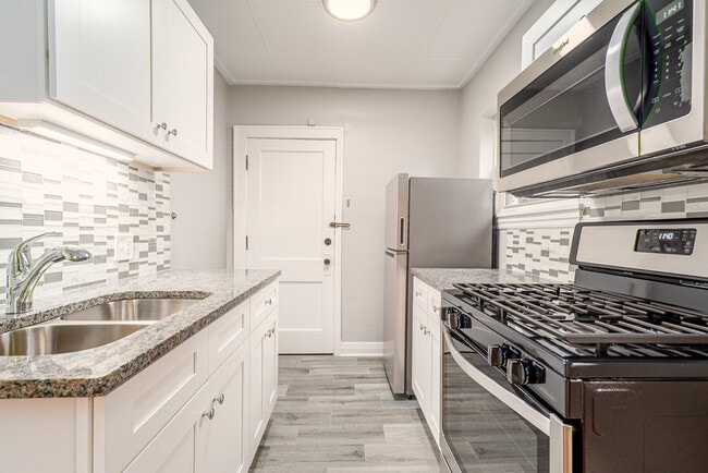 Building Photo - 428 N Park Blvd