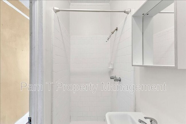 Building Photo - 214 E 48th St
