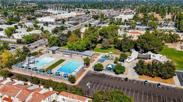 Building Photo - 10002 Reseda Blvd
