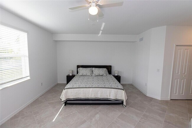 Building Photo - 16572 Kingwood Ln