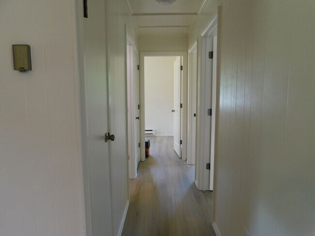 Building Photo - Price Reduced!!! $1950/Month