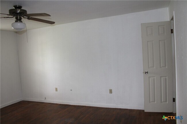 Building Photo - 1306 S 45th St