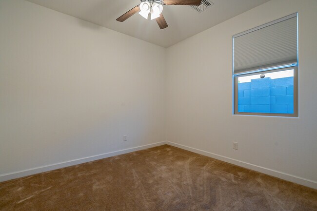 Building Photo - 15877 W Mauna Loa Ln