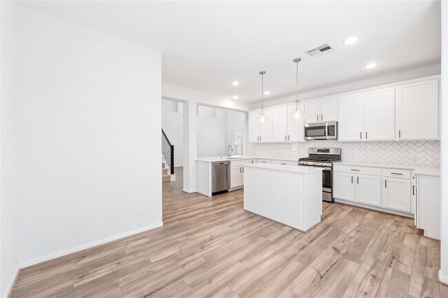 Building Photo - 208 Cambria Green Ln