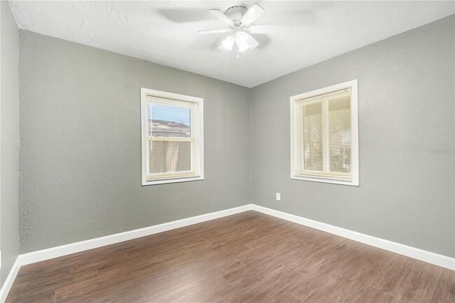 Building Photo - 4715 W Knights Ave
