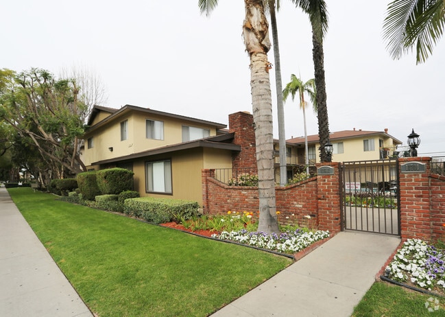 Primary Photo - Briar Crest