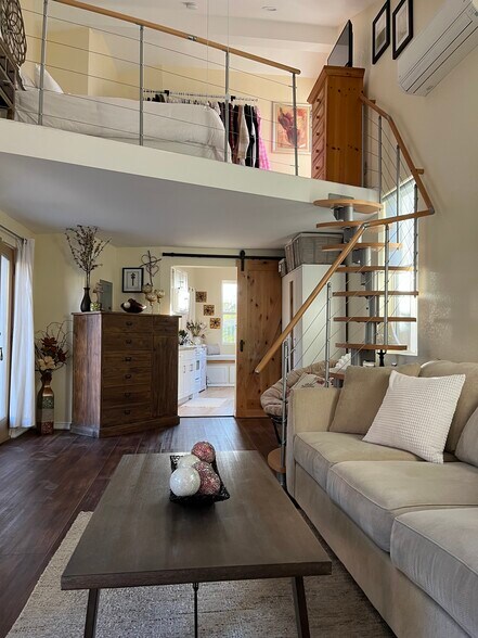 Building Photo - 6086 Palomar Cir