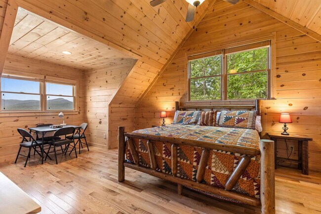 Building Photo - 121 Pontoosuc Dr