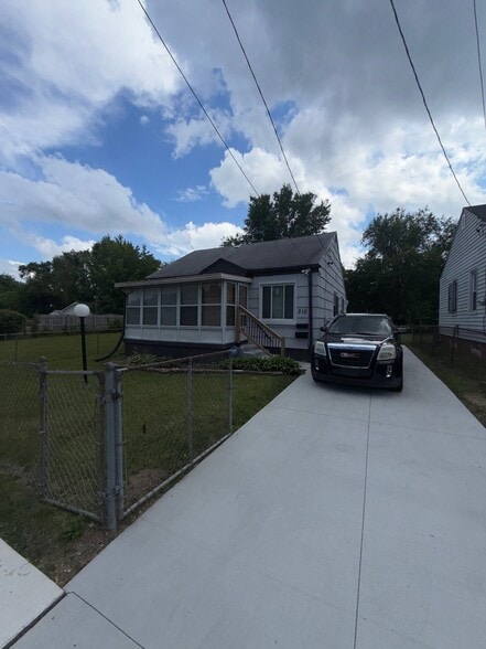 Building Photo - 310 E Lyndon Ave