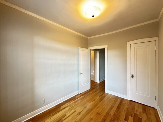 Building Photo - 457 W Melrose St