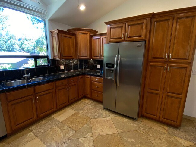 Building Photo - 2285 Sanborn Dr