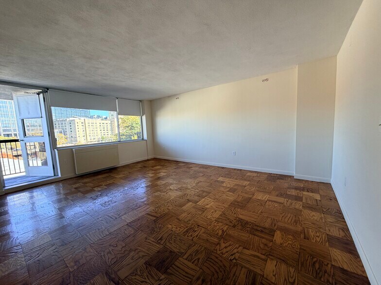 Building Photo - 57 Monmouth St