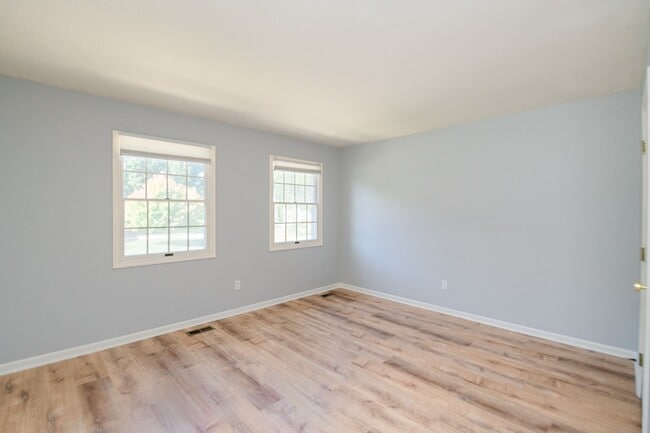 Building Photo - 5 bedroom / 2.5 bathroom Home for Rent in ...